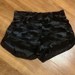Athleta mesh racer run short 4”